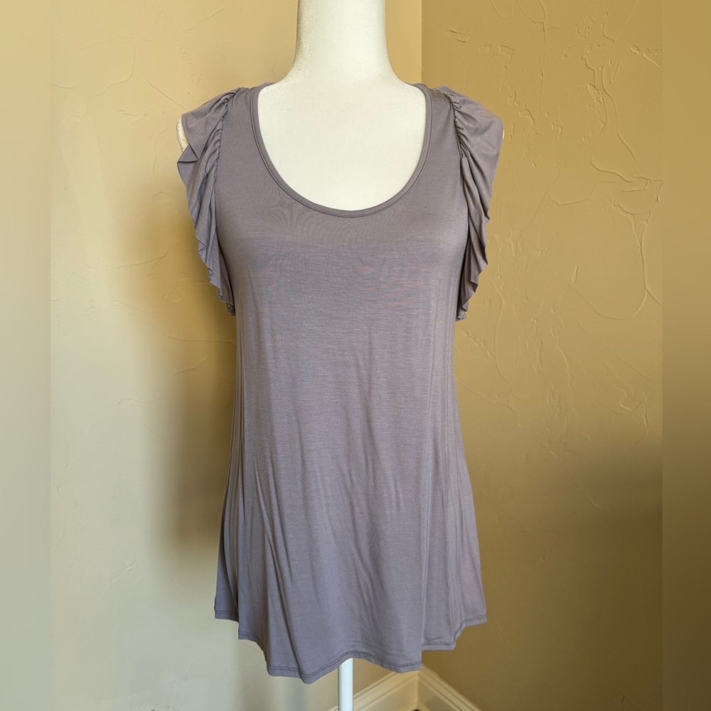 Warm lilac sleeveless tank with ruffle detailing